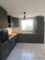 Agencement d'une cuisine équipée d'angle sur mesure à Corbas